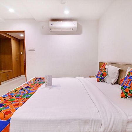 Fabhotel Syberitic Suites Gachibowli - Fully Vaccinated Staff Kondapur  エクステリア 写真