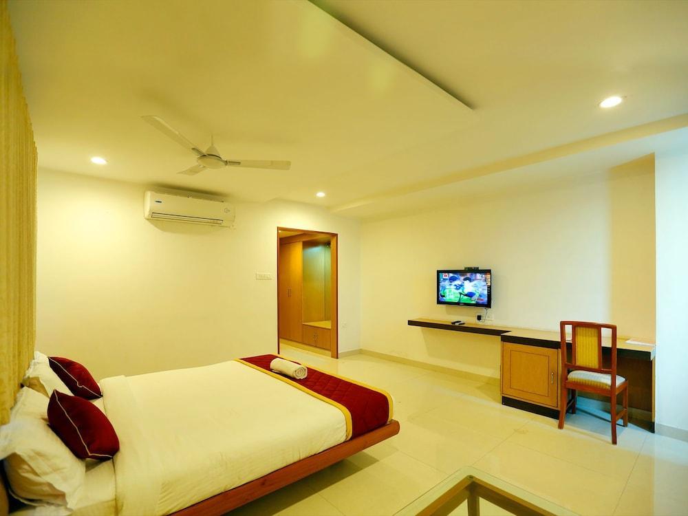 Fabhotel Syberitic Suites Gachibowli - Fully Vaccinated Staff Kondapur  エクステリア 写真