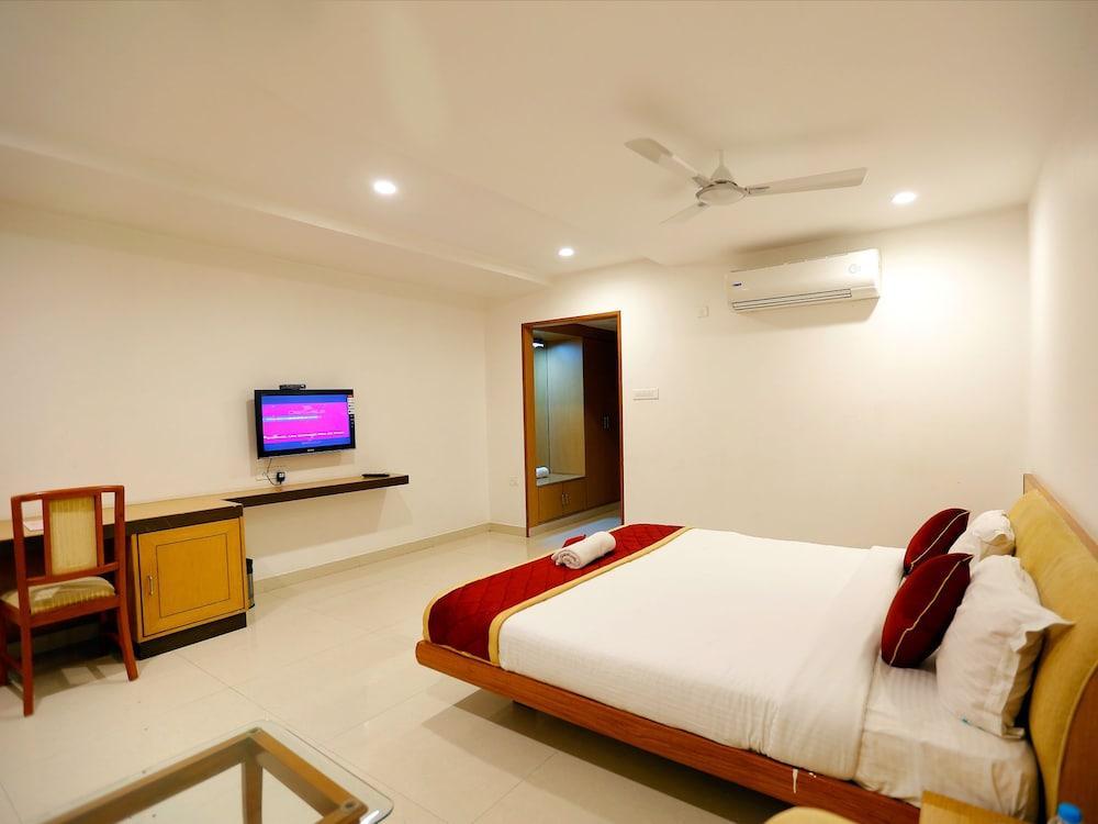 Fabhotel Syberitic Suites Gachibowli - Fully Vaccinated Staff Kondapur  エクステリア 写真