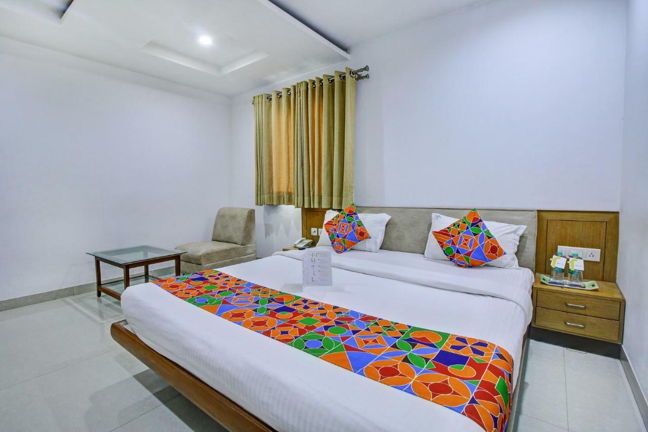 Fabhotel Syberitic Suites Gachibowli - Fully Vaccinated Staff Kondapur  エクステリア 写真