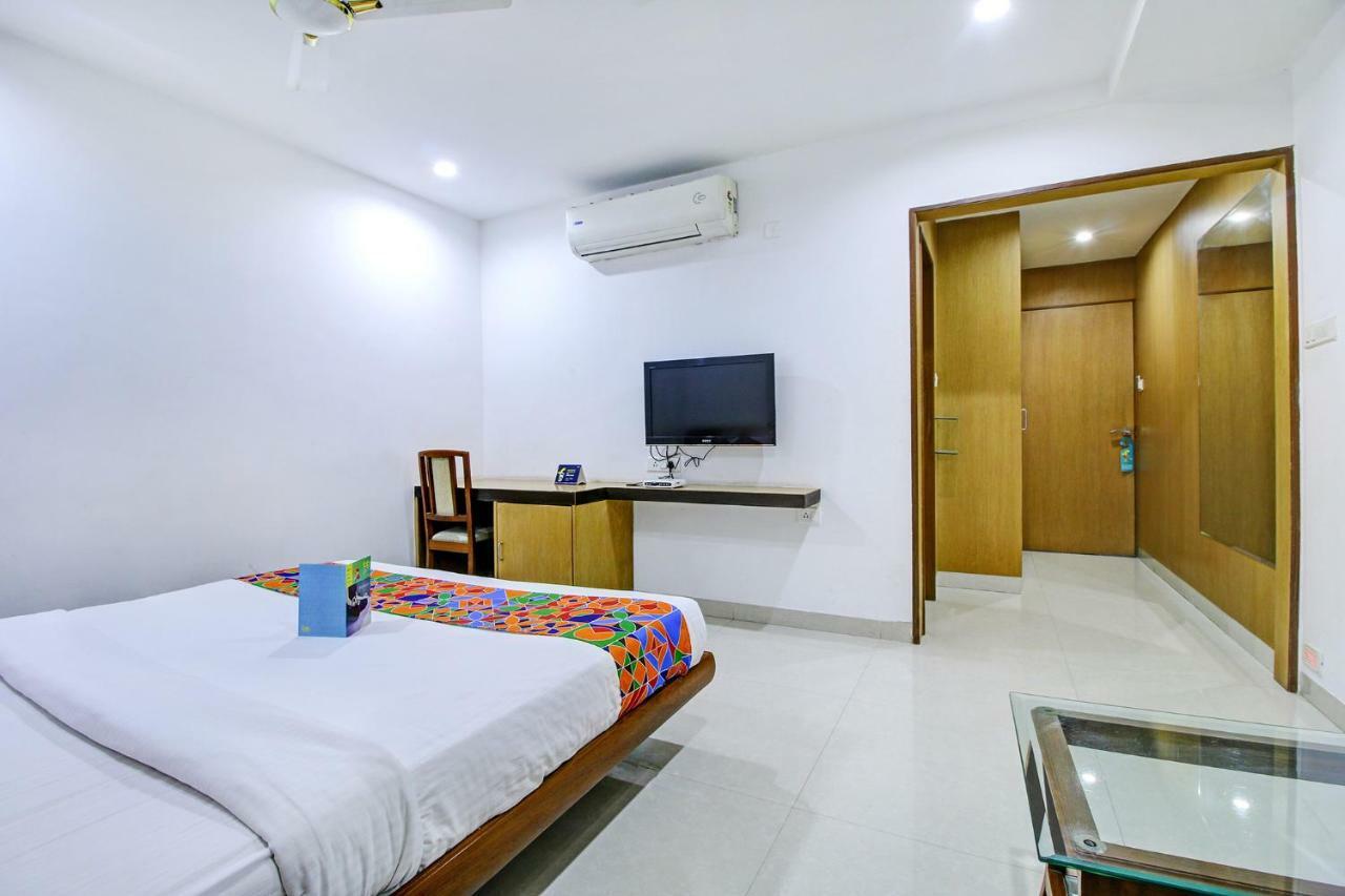 Fabhotel Syberitic Suites Gachibowli - Fully Vaccinated Staff Kondapur  エクステリア 写真