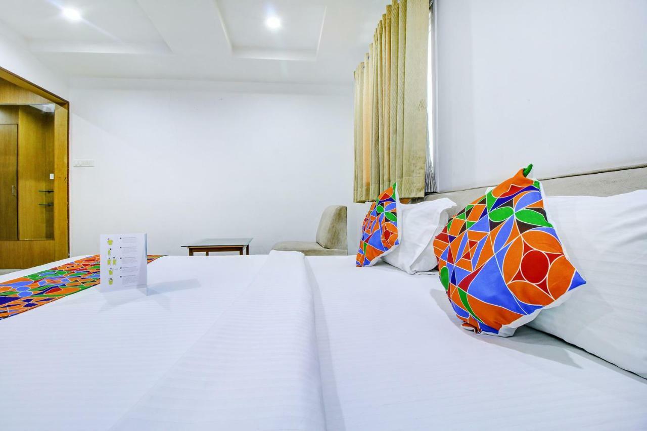 Fabhotel Syberitic Suites Gachibowli - Fully Vaccinated Staff Kondapur  エクステリア 写真
