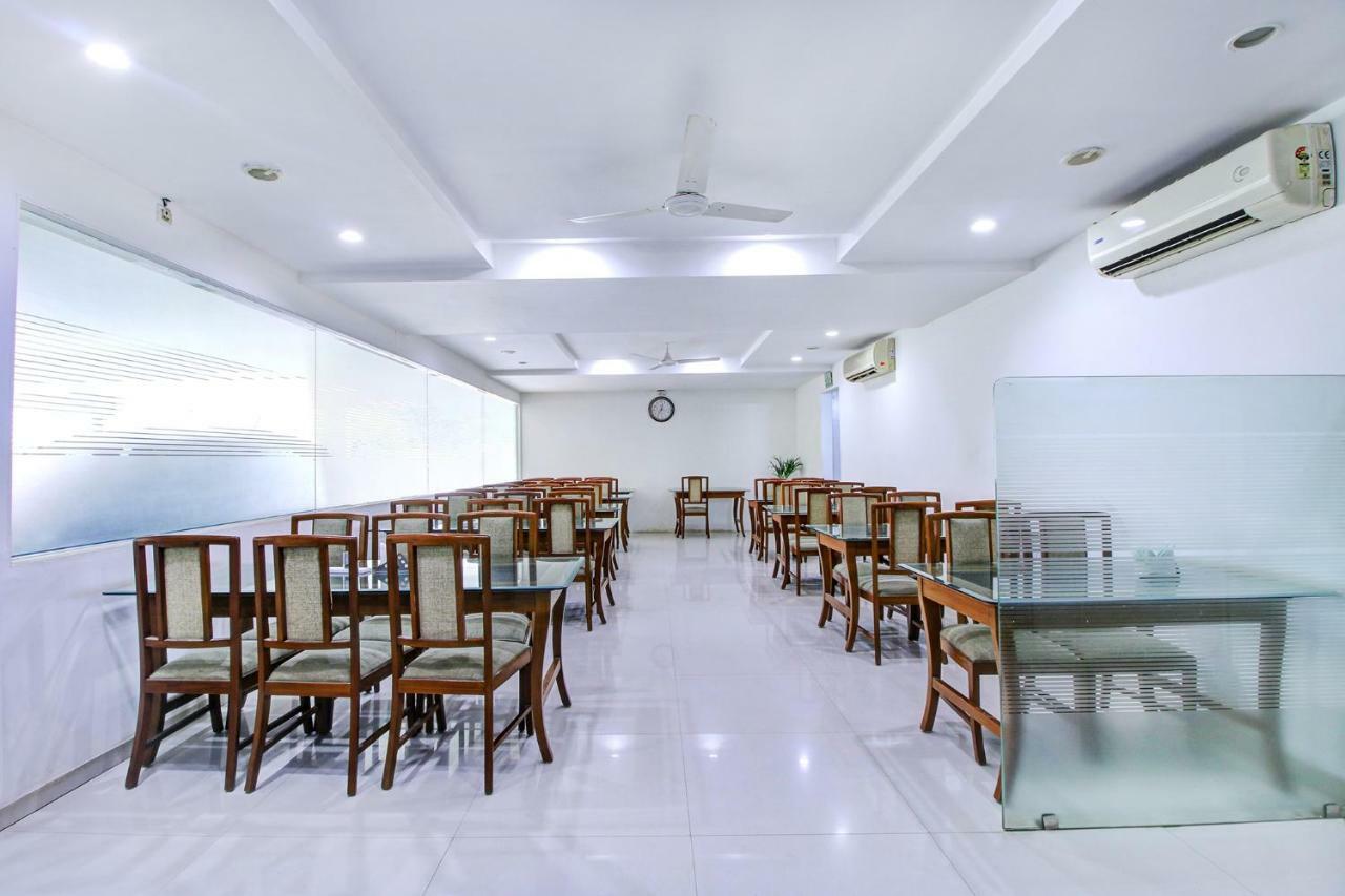Fabhotel Syberitic Suites Gachibowli - Fully Vaccinated Staff Kondapur  エクステリア 写真