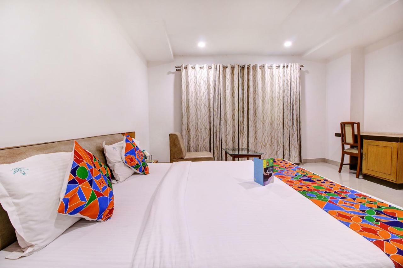 Fabhotel Syberitic Suites Gachibowli - Fully Vaccinated Staff Kondapur  エクステリア 写真